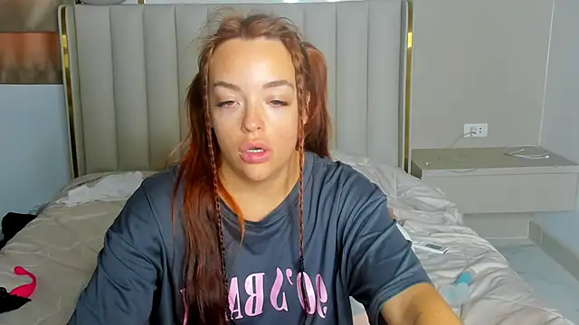 Snapshot of stellaa_quenn chatting on June 5, 2026, 6:52 am stellaa quenn online show from June 5, 2026, 6:52 am