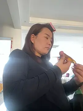 Youyou 12 online show from February 3, 2026, 3:37 am