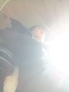 Youyou 12 online show from February 13, 2026, 4:41 am