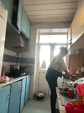 Youyou 12 online show from March 3, 2026, 10:59 pm