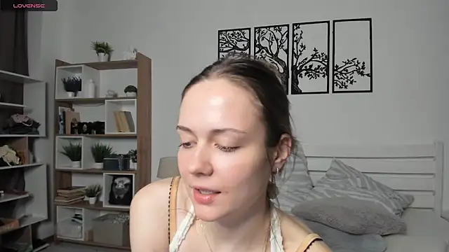 MalvinaTrafford online show from February 1, 2026, 8:40 pm