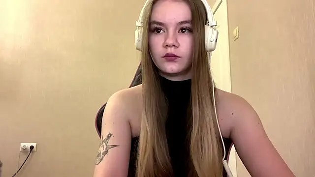 AgnesShy  online show from March 9, 2026, 7:23 am