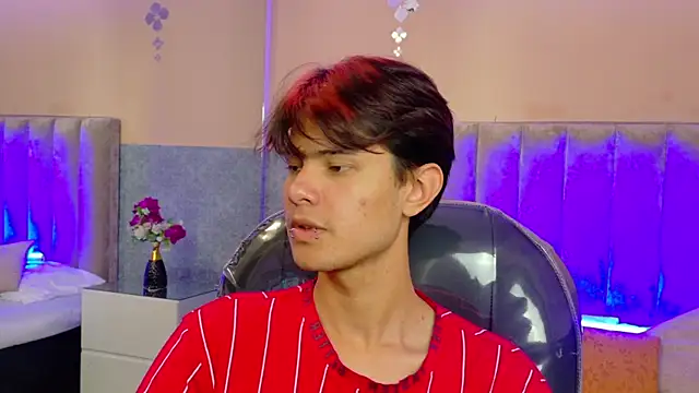 Snapshot of Derek_Sinn chatting on June 11, 2026, 7:23 pm Derek Sinn online show from June 11, 2026, 7:23 pm