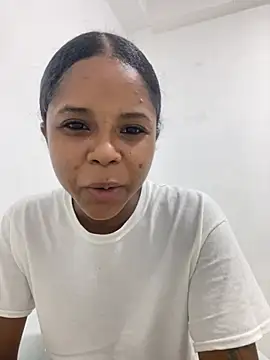 LIA PARKERR online show from April 29, 2026, 4:16 am