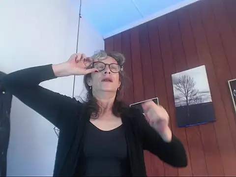 laurasofia45 online show from February 18, 2026, 1:29 pm