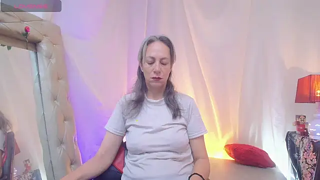 Snapshot of laurasofia45 chatting on July 3, 2026, 8:10 am laurasofia45 online show from July 3, 2026, 8:10 am