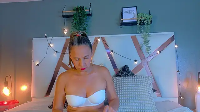 THALIAGRAY   online show from March 13, 2026, 3:02 am