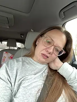 lickablelynn87 online show from February 24, 2026, 3:21 pm