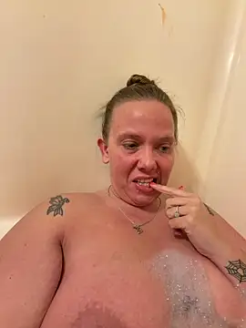 lickablelynn87 online show from March 6, 2026, 1:57 am