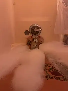 lickablelynn87 online show from March 11, 2026, 7:31 pm