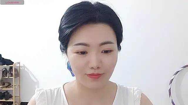 Nikishine online show from April 19, 2026, 1:43 pm