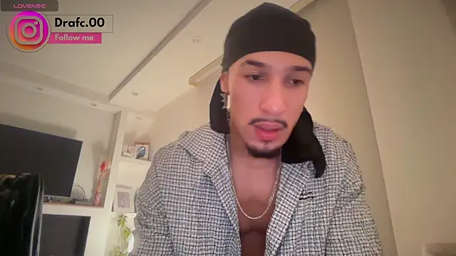 Snapshot of rafael_stone11 chatting on July 13, 2026, 5:43 am rafael stone11 online show from July 13, 2026, 5:43 am