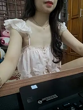 NinaKey online show from April 25, 2026, 4:48 pm