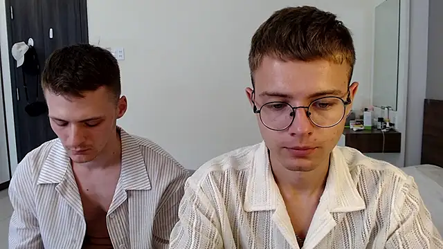 NikiKerryCum online show from May 7, 2026, 5:46 am