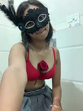 Snapshot of HEENA-STRIP chatting on February 15, 2026, 7:54 pm HEENA-STRIP online show from February 15, 2026, 7:54 pm