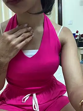 Snapshot of HEENA-STRIP chatting on February 22, 2026, 4:38 pm HEENA-STRIP online show from February 22, 2026, 4:38 pm