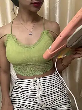 Snapshot of HEENA-STRIP chatting on March 19, 2026, 5:00 am HEENA-STRIP online show from March 19, 2026, 5:00 am