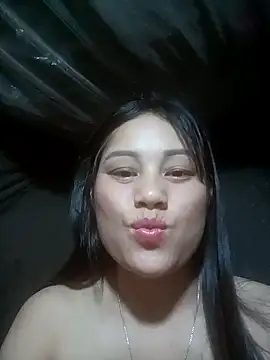 Snapshot of Momo-biki chatting on May 2, 2026, 12:32 pm Momo-biki online show from May 2, 2026, 12:32 pm
