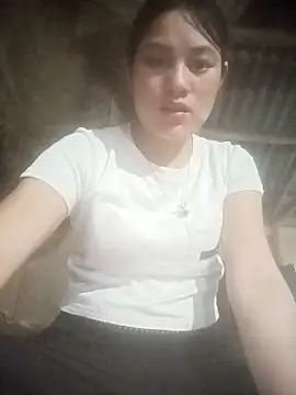 Snapshot of Momo-biki chatting on May 5, 2026, 1:30 pm Momo-biki online show from May 5, 2026, 1:30 pm