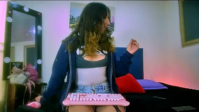 Snapshot of MEW_ALIX chatting on June 18, 2026, 7:51 pm MEW ALIX online show from June 18, 2026, 7:51 pm