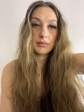 Alyxra online show from April 30, 2026, 7:04 am