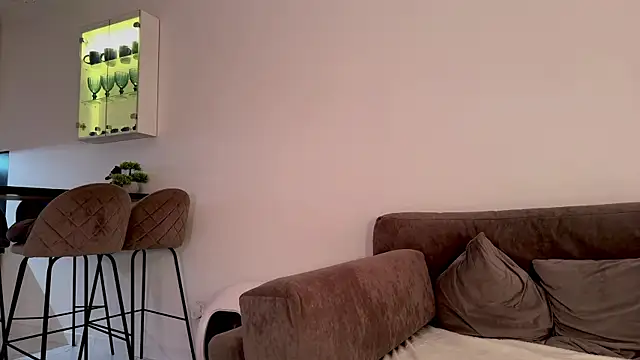 AuraXO online show from July 22, 2026, 11:57 am