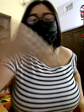 Snapshot of mini27mimi chatting on July 10, 2026, 7:49 pm mini27mimi online show from July 10, 2026, 7:49 pm