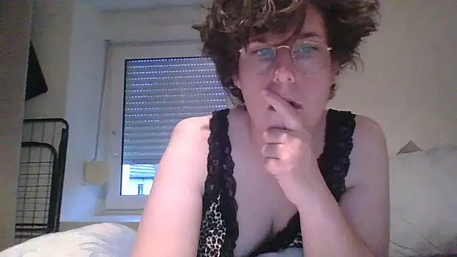 Snapshot of OIseauNoir88 chatting on March 30, 2026, 6:03 am OIseauNoir88 online show from March 30, 2026, 6:03 am