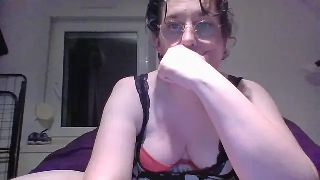 Snapshot of OIseauNoir88 chatting on April 3, 2026, 7:34 pm OIseauNoir88 online show from April 3, 2026, 7:34 pm