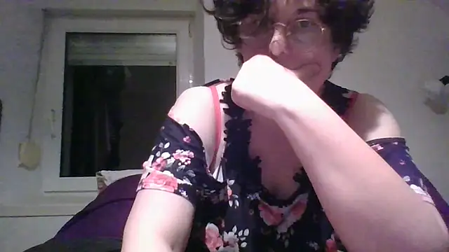 Snapshot of OIseauNoir88 chatting on April 4, 2026, 7:33 pm OIseauNoir88 online show from April 4, 2026, 7:33 pm
