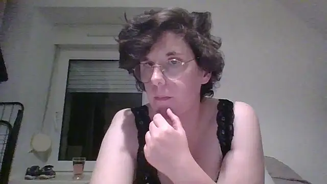 Snapshot of OIseauNoir88 chatting on April 15, 2026, 7:58 pm OIseauNoir88 online show from April 15, 2026, 7:58 pm