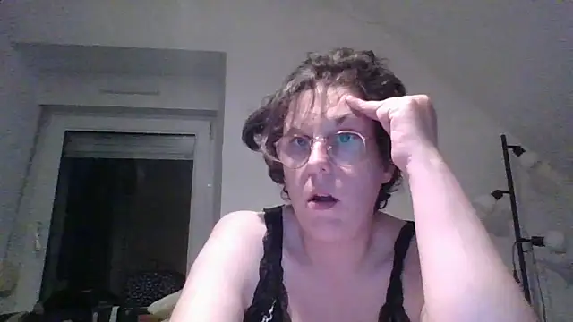 Snapshot of OIseauNoir88 chatting on April 20, 2026, 7:15 pm OIseauNoir88 online show from April 20, 2026, 7:15 pm