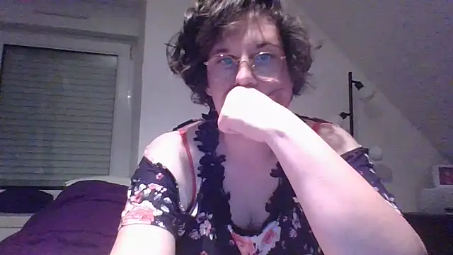 Snapshot of OIseauNoir88 chatting on May 9, 2026, 7:30 pm OIseauNoir88 online show from May 9, 2026, 7:30 pm