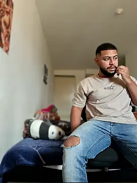 KLEYTON33 online show from March 13, 2026, 8:37 pm