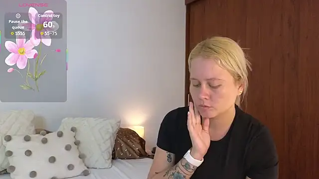 zoee  sweet online show from April 14, 2026, 9:21 pm