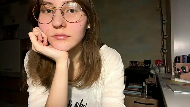 Miaaa Moon online show from February 10, 2026, 4:33 pm