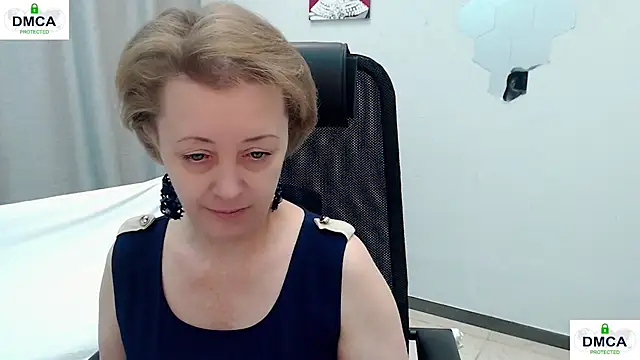 Snapshot of MONA_W chatting on May 10, 2026, 7:35 am MONA W online show from May 10, 2026, 7:35 am