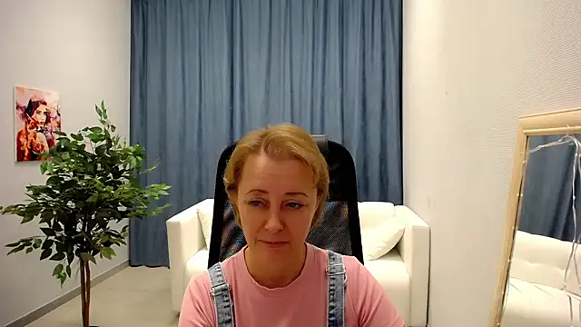 Snapshot of MONA_W chatting on May 27, 2026, 11:07 am MONA W online show from May 27, 2026, 11:07 am