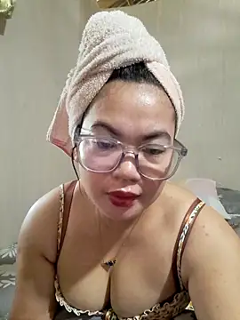 Zyramae 25 online show from April 28, 2026, 5:01 am