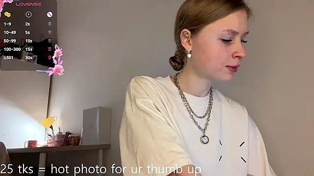 Snapshot of Flexiblegirl chatting on March 13, 2026, 5:52 pm Flexiblegirl online show from March 13, 2026, 5:52 pm