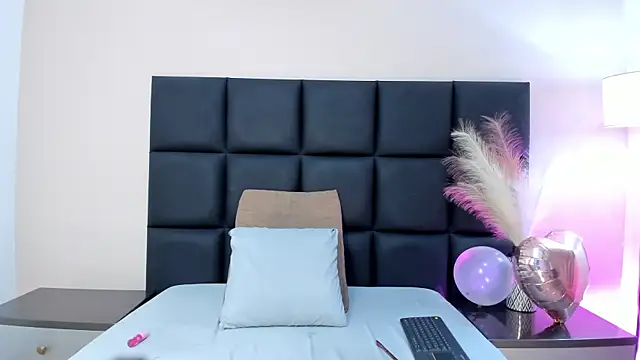 KeniaCarterr online show from February 18, 2026, 1:45 am