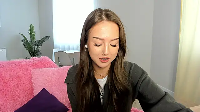 G0od girl online show from February 15, 2026, 8:35 am