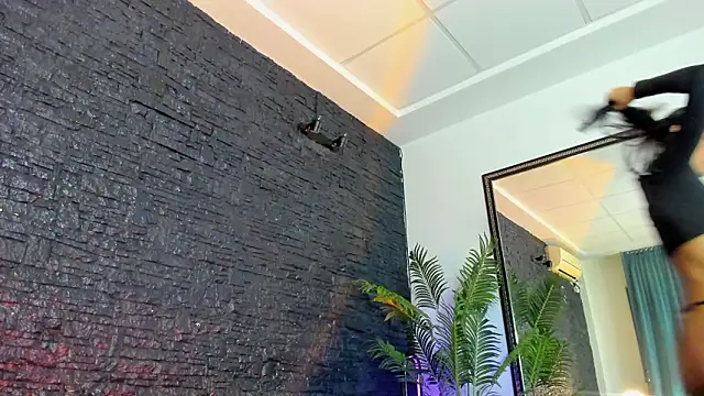 Snapshot of MaddyExposedd chatting on February 6, 2026, 5:45 am MaddyExposedd online show from February 6, 2026, 5:45 am