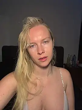 Ellie-rosee online show from February 24, 2026, 3:43 pm