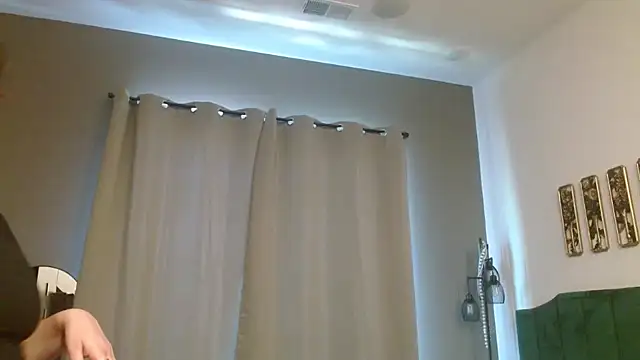 Snapshot of HazelSkyesChat chatting on March 18, 2026, 8:12 pm HazelSkyesChat online show from March 18, 2026, 8:12 pm