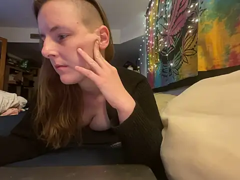 PeachBootyBeauty online show from March 7, 2026, 6:43 am