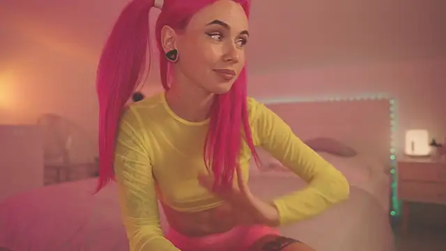 Snapshot of Sarah_Pink chatting on December 6, 2024, 5:00 pm Sarah Pink online show from December 6, 2024, 5:00 pm