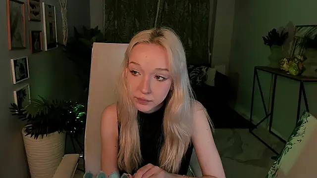 MaoqiBeverly online show from February 16, 2026, 5:42 pm