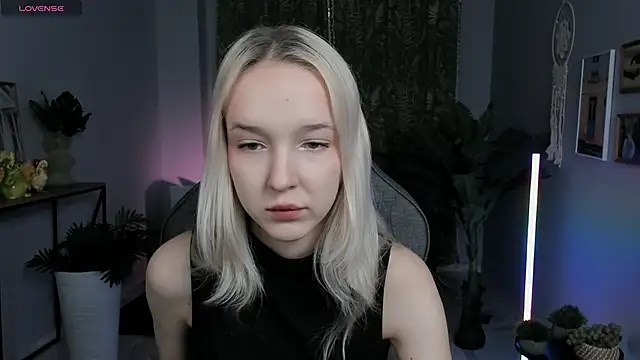 MaoqiBeverly online show from March 15, 2026, 5:24 am