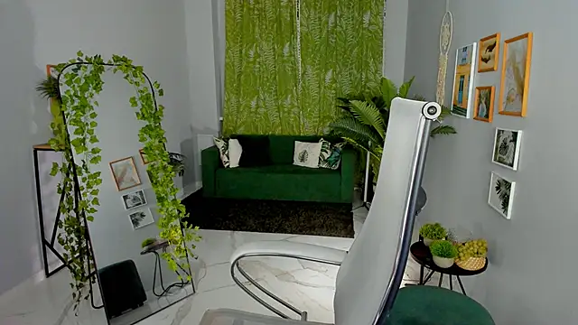 MaoqiBeverly online show from May 7, 2026, 8:20 am